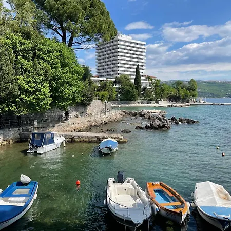 Incanto Apartment *